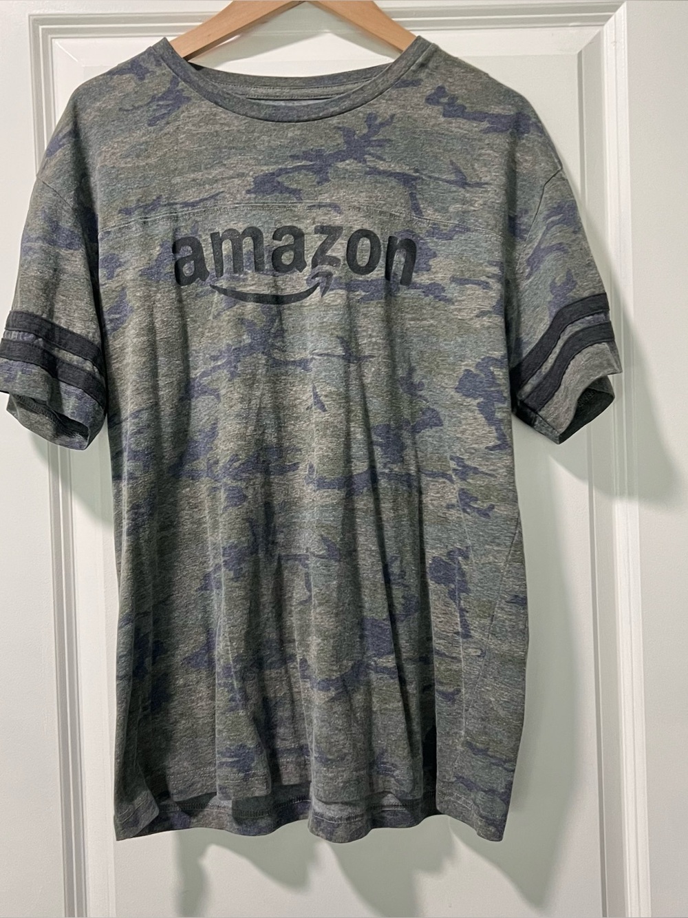 Amazon Employee T-shirt Size Large Green Camouflage Tee E-swag Stripe Sleeves